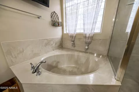 Bath - 621 Brookline Loop, Williams, AZ 86046 photo 5 of 6