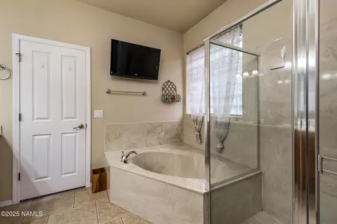 Bath - 621 Brookline Loop, Williams, AZ 86046 photo 4 of 6