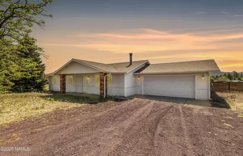 7815 Prairie Dog Ln, Flagstaff, AZ 86004