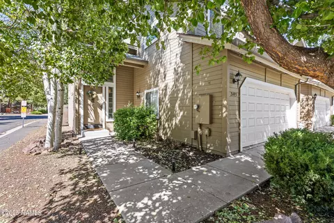 2493 S Hibiscus Ln, Flagstaff, AZ 86001