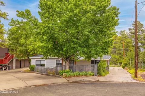 26 E Trail Of The Woods St, Flagstaff, AZ 86001