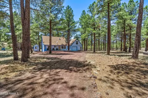 1752 Kings Dell Dr, Parks, AZ 86018