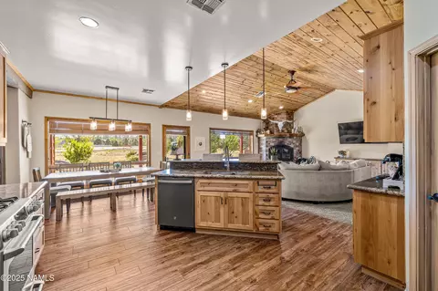 Kitchen - 7507 Deville Ln, Flagstaff, AZ 86004 photo 3 of 5