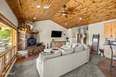 Living - 7507 Deville Ln, Flagstaff, AZ 86004 photo 5 of 5