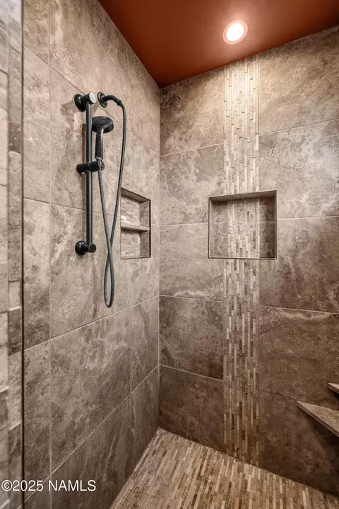 Bath - 7507 Deville Ln, Flagstaff, AZ 86004 photo 4 of 6