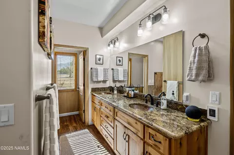 Bath - 7507 Deville Ln, Flagstaff, AZ 86004 photo 1 of 6