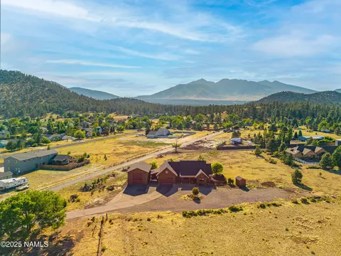 View/Area - 7507 Deville Ln, Flagstaff, AZ 86004 photo 4 of 5