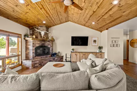 Living - 7507 Deville Ln, Flagstaff, AZ 86004 photo 3 of 5