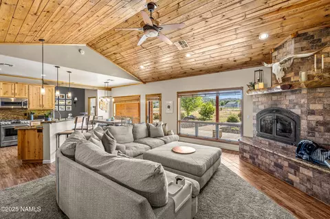 Living - 7507 Deville Ln, Flagstaff, AZ 86004 photo 1 of 5
