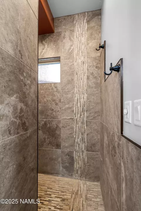 Bath - 7507 Deville Ln, Flagstaff, AZ 86004 photo 5 of 6