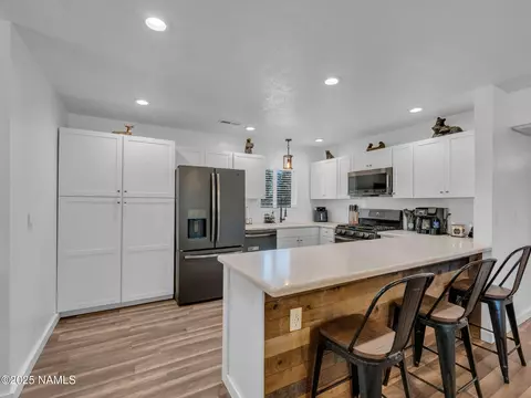 7776 Moonbeam Dr, Flagstaff, AZ 86004