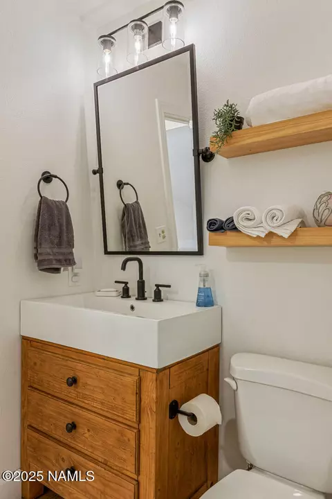 Bath - 3373 E Ascona Way, Flagstaff, AZ 86004 photo 2 of 5