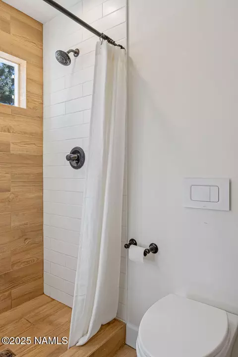 Bath - 3373 E Ascona Way, Flagstaff, AZ 86004 photo 3 of 5
