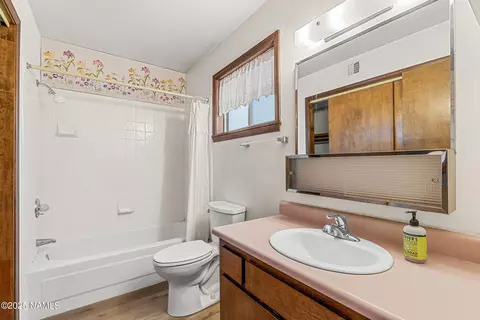 Bath - 2531 Heidi Loop, Flagstaff, AZ 86004 photo 2 of 3