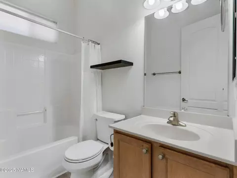 Bath - 1045 E Sterling Ln, Flagstaff, AZ 86005 photo 1 of 5