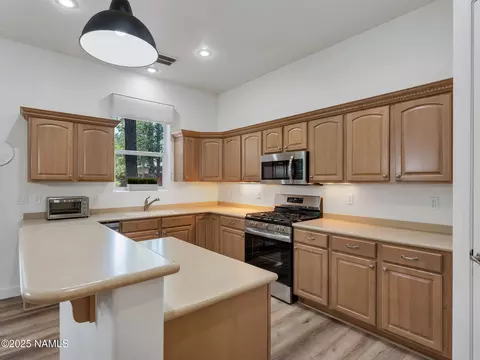 Kitchen - 1045 E Sterling Ln, Flagstaff, AZ 86005 photo 2 of 4