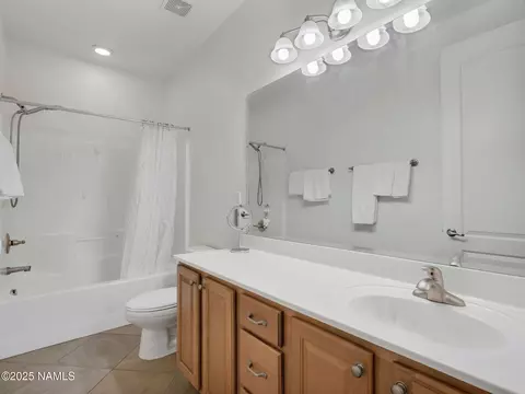 Bath - 1045 E Sterling Ln, Flagstaff, AZ 86005 photo 5 of 5