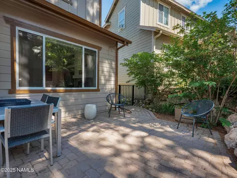 Exterior - 1045 E Sterling Ln, Flagstaff, AZ 86005 photo 8 of 9