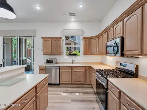 Kitchen - 1045 E Sterling Ln, Flagstaff, AZ 86005 photo 3 of 4