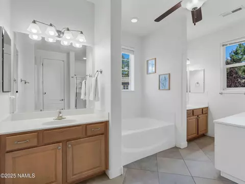 Bath - 1045 E Sterling Ln, Flagstaff, AZ 86005 photo 2 of 5