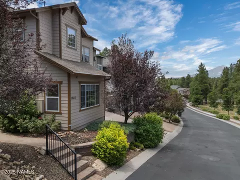 Exterior - 1045 E Sterling Ln, Flagstaff, AZ 86005 photo 2 of 9