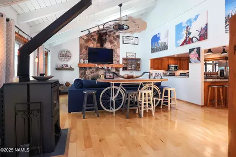 590 E Crestline Rd, Munds Park, AZ 86017