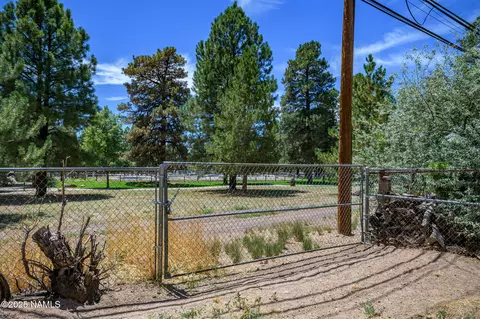 Exterior - 3107 E Lockett Rd, Flagstaff, AZ 86004 photo 4 of 8