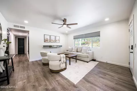Living - 3107 E Lockett Rd, Flagstaff, AZ 86004 photo 2 of 2