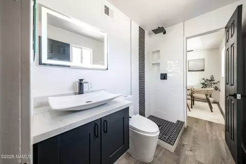 Bath - 3107 E Lockett Rd, Flagstaff, AZ 86004 photo 2 of 3