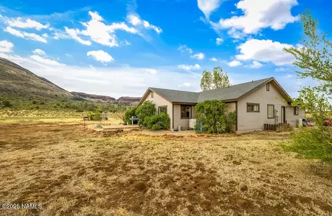 6162 Meadows Ln, Flagstaff, AZ 86004