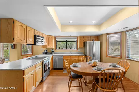 Kitchen - 6236 E Willow Loop, Flagstaff, AZ 86004 photo 4 of 6