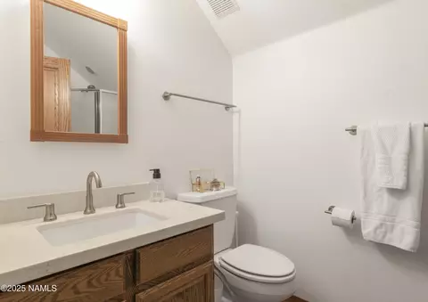 Bath - 1430 E Iris Trl, Flagstaff, AZ 86001 photo 5 of 5