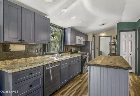 2136 Tovar Trl, Flagstaff, AZ 86005