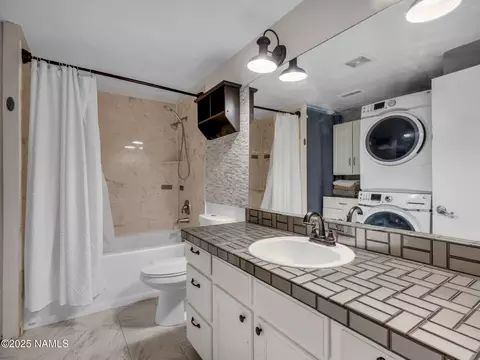 Bath - 4449 Canyon Loop, Flagstaff, AZ 86005 photo 1 of 3
