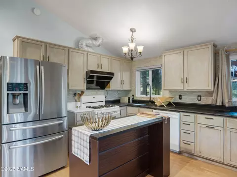 Kitchen - 4449 Canyon Loop, Flagstaff, AZ 86005 photo 1 of 2