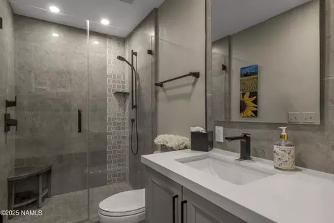 Bath - 4470 E Spring Meadows Cir, Flagstaff, AZ 86004 photo 2 of 3