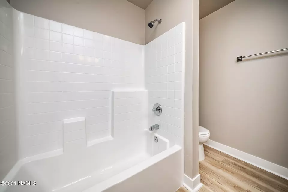 Bath - 12088 Curtis Ct, Bellemont, AZ 86015 photo 4 of 4