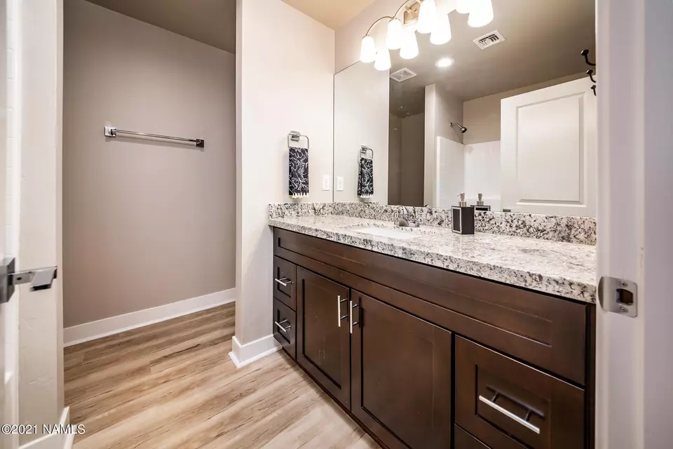 Bath - 12088 Curtis Ct, Bellemont, AZ 86015 photo 3 of 4