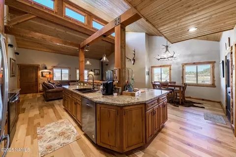 9090 E Providence Dr, Flagstaff, AZ 86004