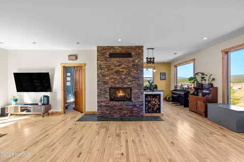 Living - 6605 N Bader Rd, Flagstaff, AZ 86001 photo 1 of 2