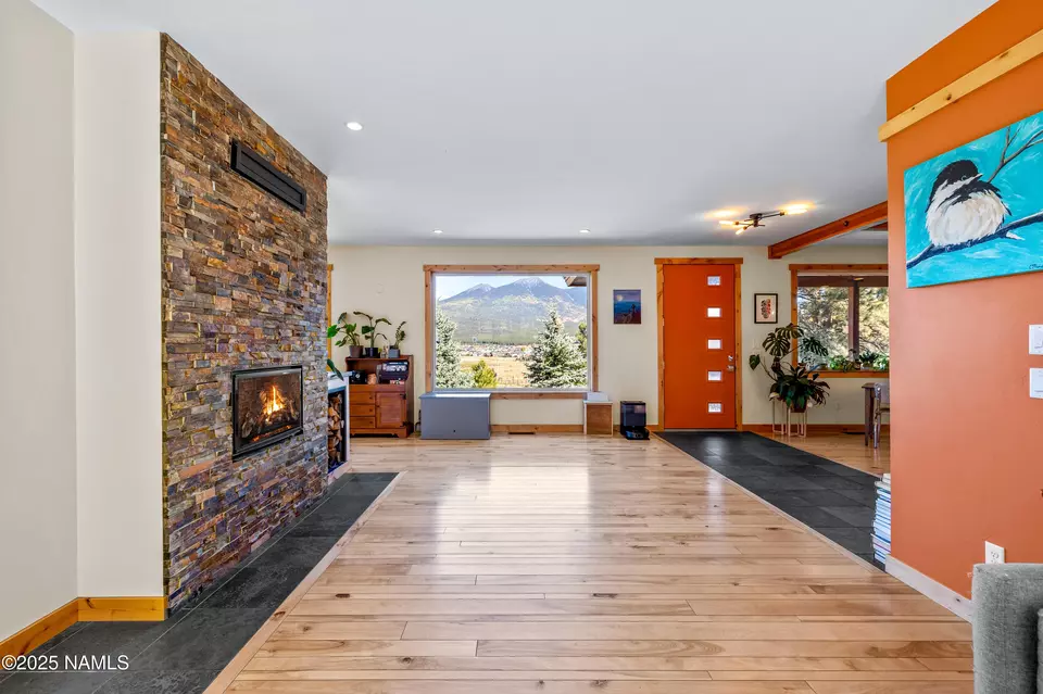 Entry Way - 6605 N Bader Rd, Flagstaff, AZ 86001 photo 2 of 2