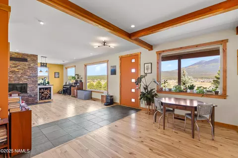 Entry Way - 6605 N Bader Rd, Flagstaff, AZ 86001 photo 1 of 2