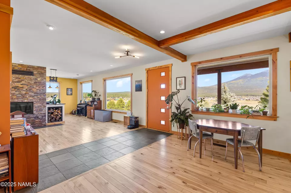 Entry Way - 6605 N Bader Rd, Flagstaff, AZ 86001 photo 1 of 2