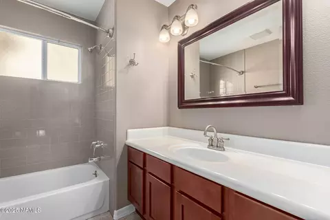 Bath - 502 E Topeka Dr, Phoenix, AZ 85024 photo 3 of 3