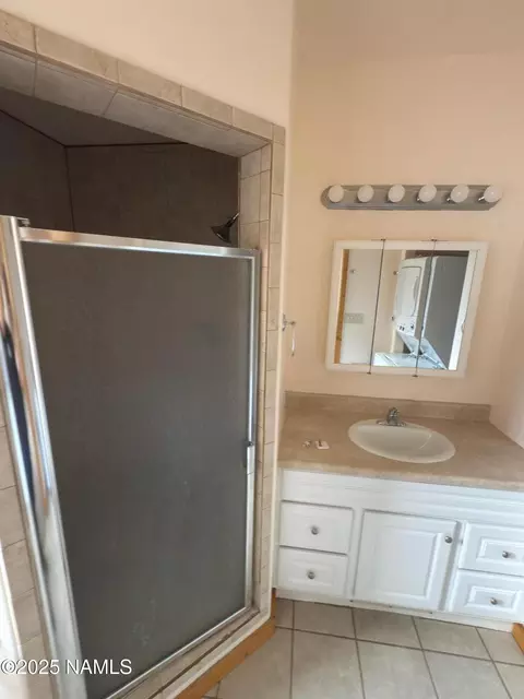 Bath - 7261 E Long Bow Dr, Williams, AZ 86046 photo 1 of 7