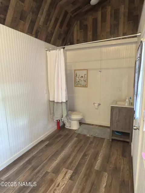 Bath - 7261 E Long Bow Dr, Williams, AZ 86046 photo 6 of 7