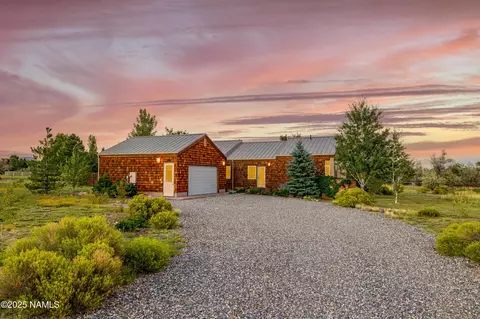 8135 Masters Ln, Flagstaff, AZ 86004