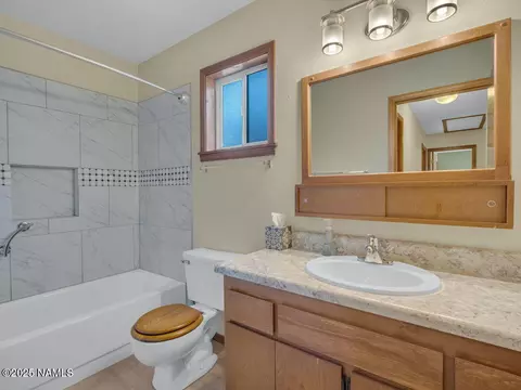 Bath - 2437 Eva Loop, Flagstaff, AZ 86004 photo 4 of 5
