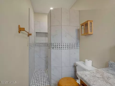 Bath - 2437 Eva Loop, Flagstaff, AZ 86004 photo 3 of 5