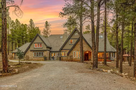 2750 W Forest Hills Dr, Flagstaff, AZ 86001